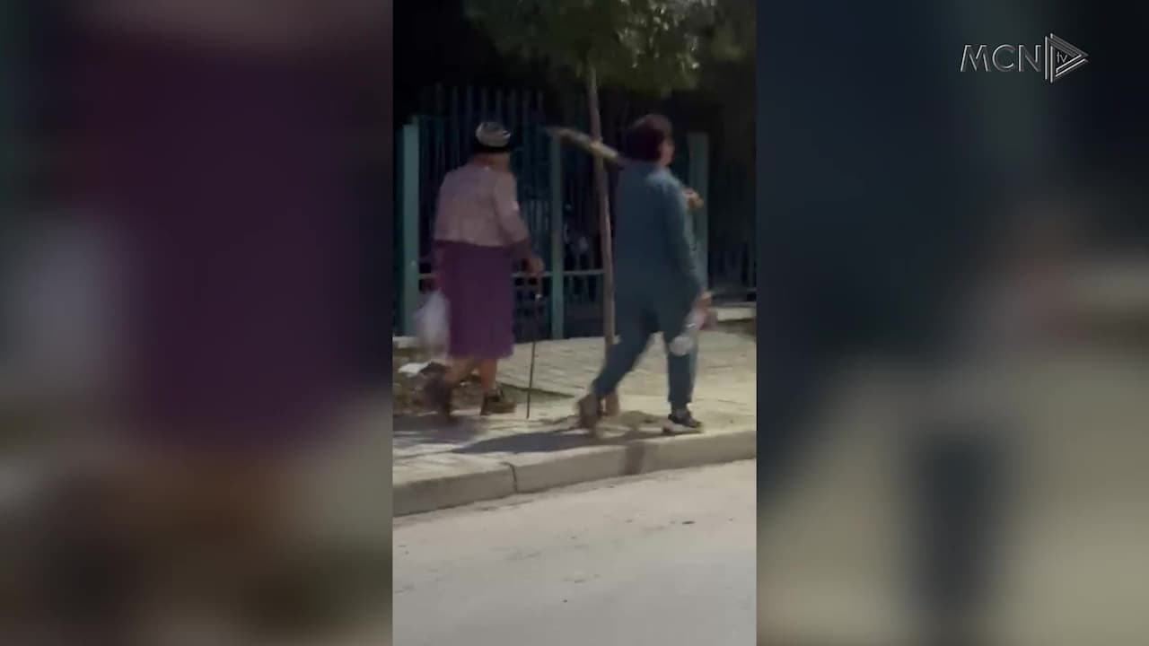 Liri me fustan / Roskovec, 69-vjeçarit me “arrest shtëpie” i dështon plani për të dalë i maskuar në rrugë (VIDEO)