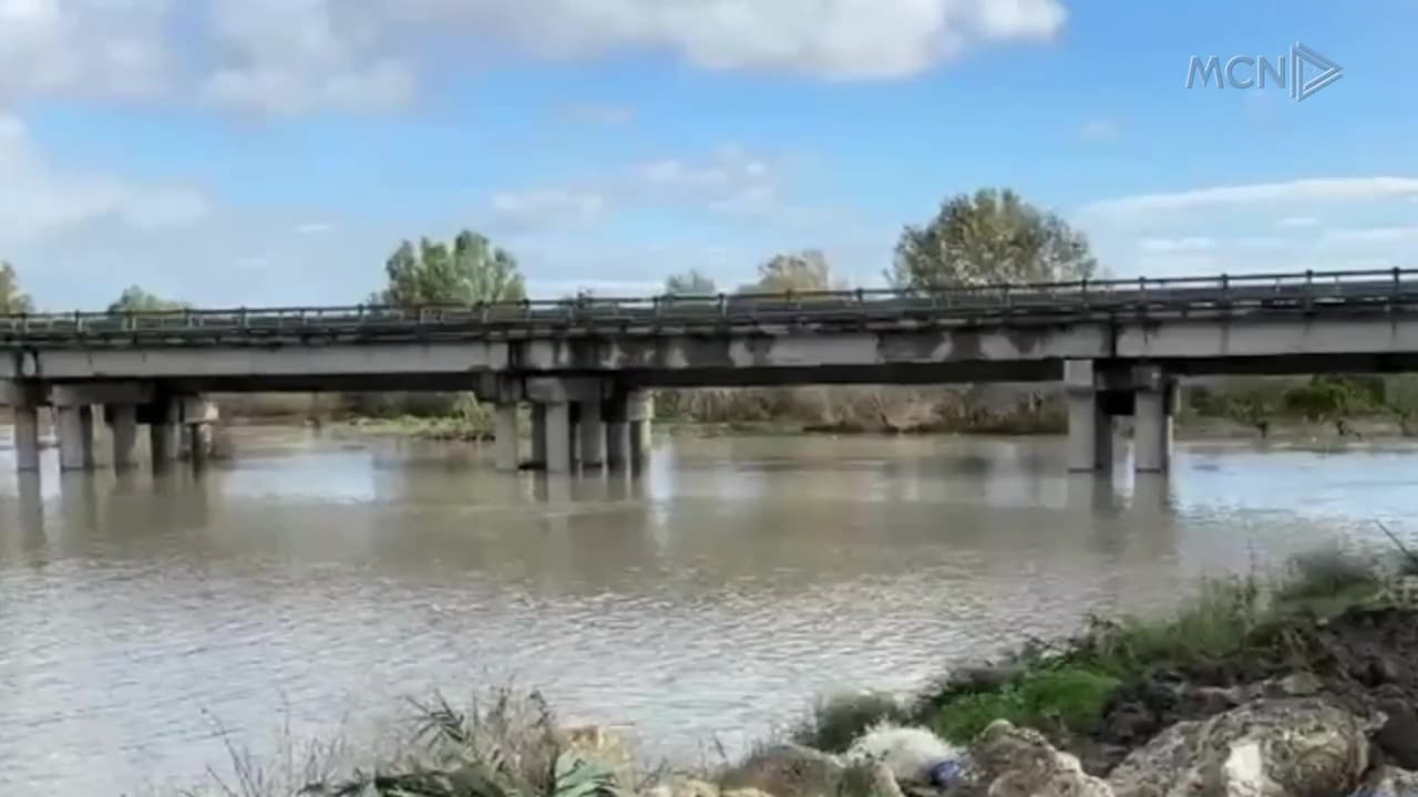Vjosa në pikë kritike / Del nga shtrati pranë urës së Mifolit, përmbyten tre banesa (VIDEO)