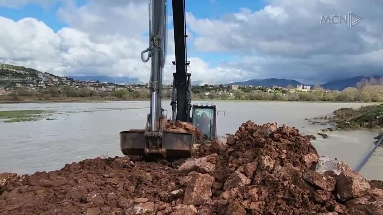 700 krerë bagëti të ngordhura / Dëmet nga përmbytjet në Sarandë, 500 hektarë tokë nën ujë (VIDEO)