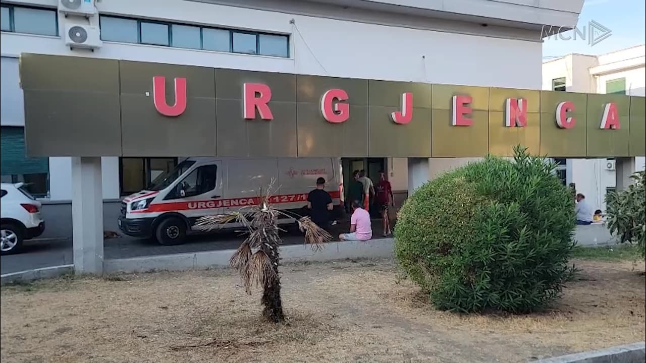 Plagoset me thikë 15-vjeçari në Durrës / Të miturit sherr me shkopa hekuri pas mësimit, shkak një koment në rrjet (VIDEO)