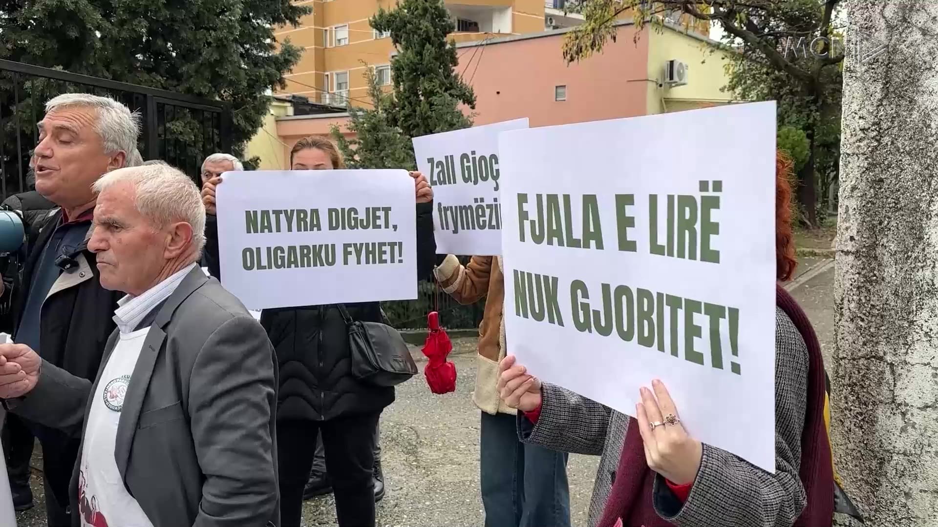 “Presion për të na mbyllur gojën” / Kompania e HEC-it padi për shpifje, banorët e Zall Gjocajt dhe Lufajt në protestë (VIDEO)