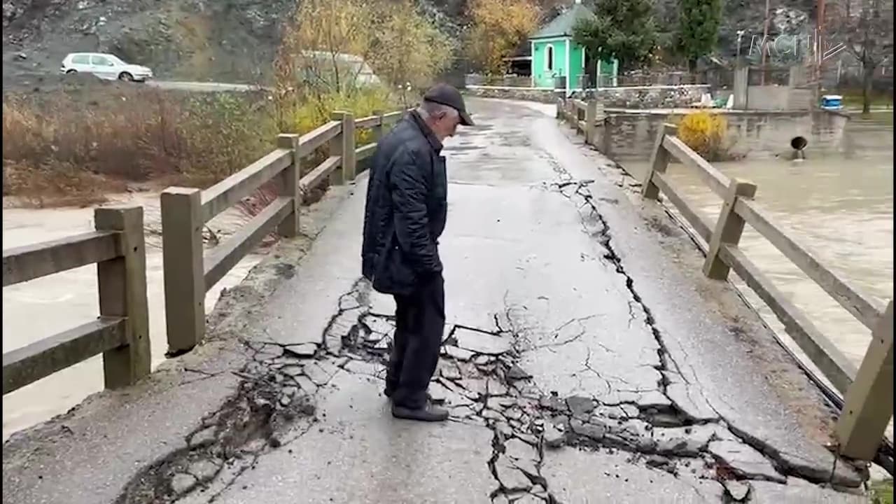 14 fshatra të izoluar në Kolonjë / Ura prej dy javësh e dëmtuar, asnjë ndërhyrje nga institucionet (VIDEO)