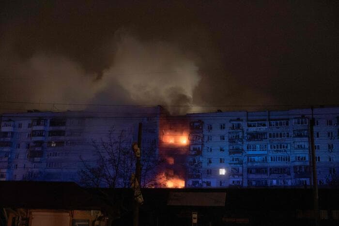 Rusia sulme me breshëri raketash dhe dronë pranë Kievit, tre të plagosur