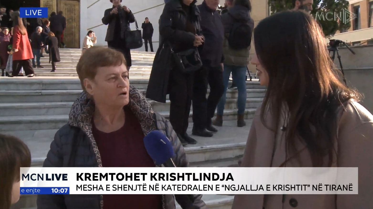 Kremtohet Krishtlindja në katedralen “Ngjallja e Krishtit” në Tiranë (VIDEO)