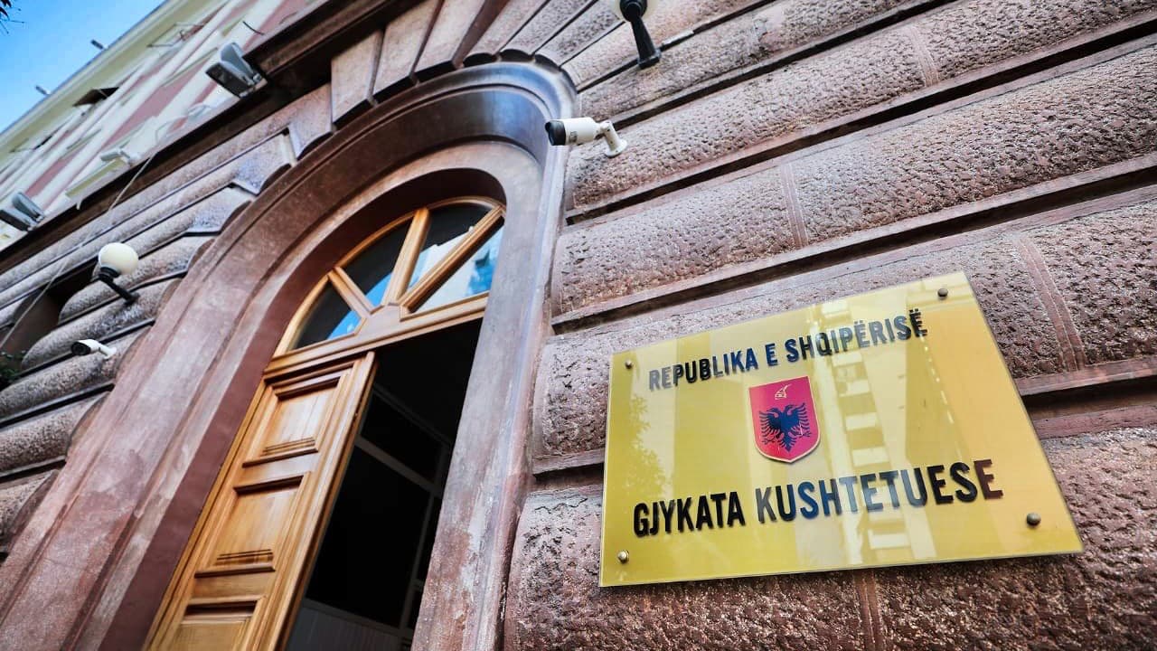 Belinda Balluku rikthehet në detyrë