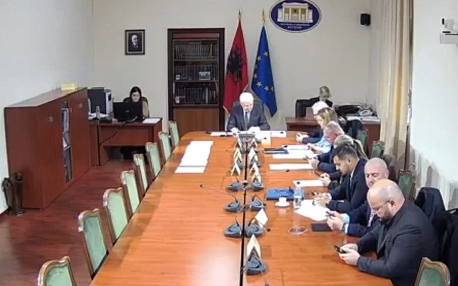“Më shumë kompetenca për kryeprokurorin”/ Gjyqtarët kërkojnë të rritet mosha e pensionimit të tyre (VIDEO) 