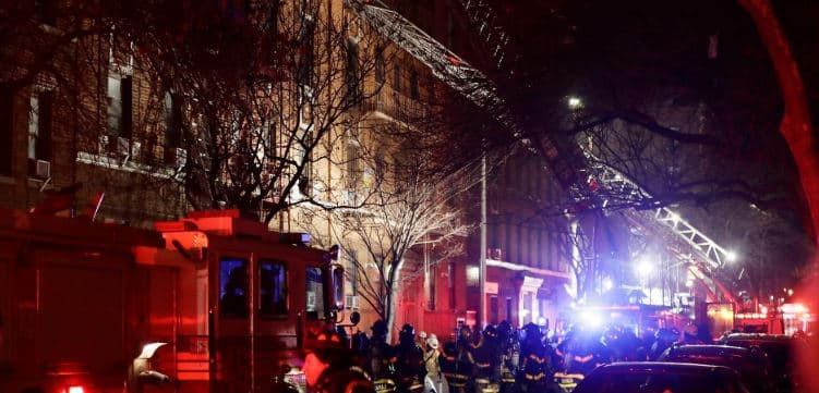VIDEO/ Zjarri masiv në New York shkakton panik