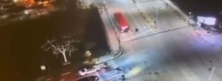 Autobusi përplas vajzën që lëvizte me biçikletë në Tiranë/ 4 persona të plagosur, arrestohet shoferi (VIDEO)