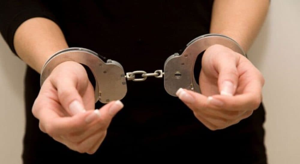 Në kërkim për vjedhje me dhunë në Tropojë, 23-vjeçarja kapet në Serbi