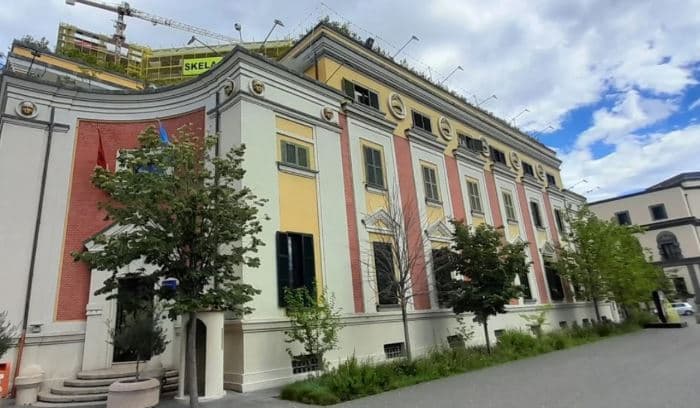 Shpërdorim detyre dhe falsifikim për pallatet e dëmtuar nga tërmeti në Kombinat/ 3 zyrtarë në arrest shtëpie, 5 detyrim paraqitje