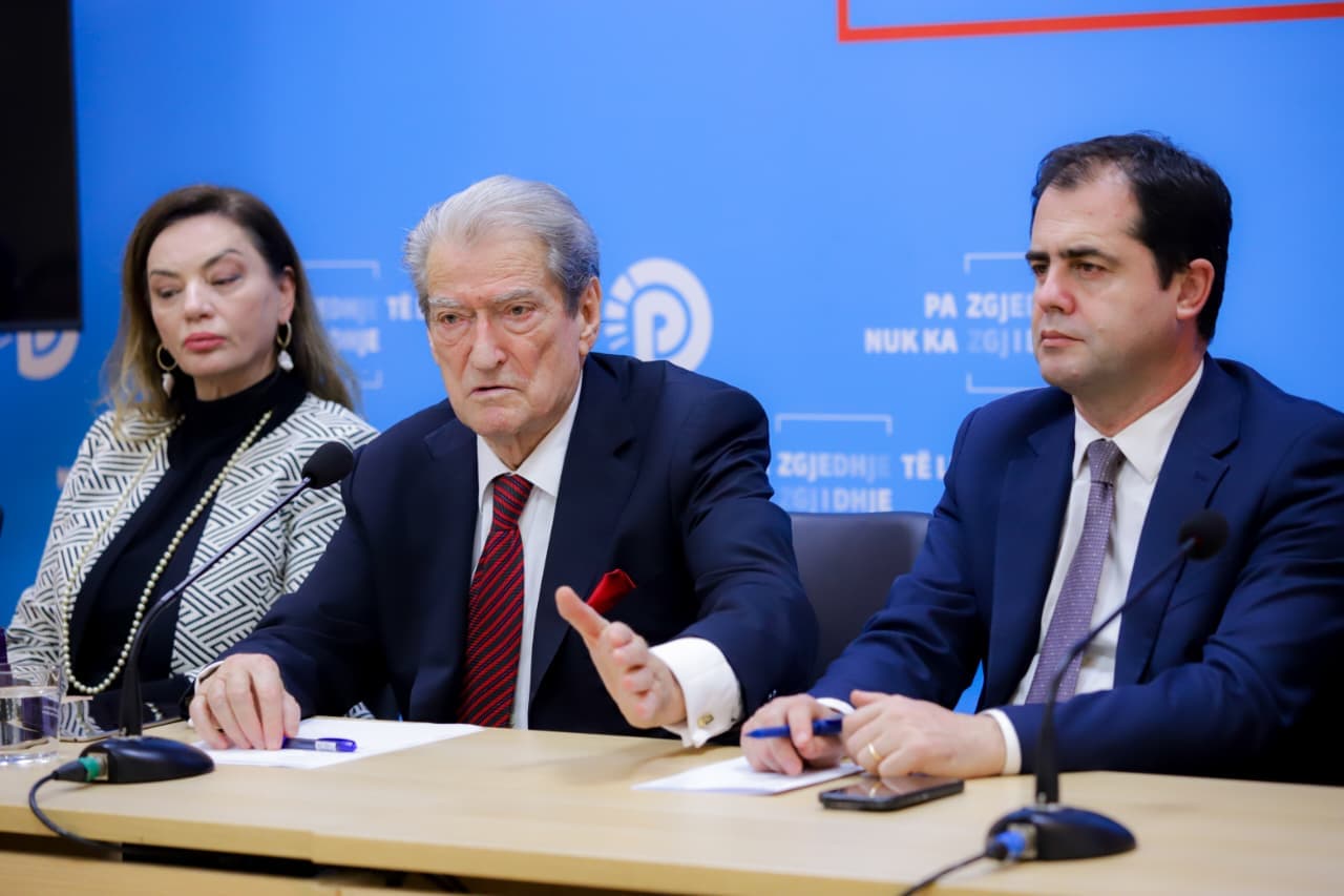 Berisha: Protestuesit inauguruan misionin për shpëtimin vendit. Largim qeverisë, qeveri teknike dhe zgjedhje të lira 