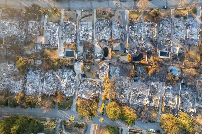 Dëmet e kompensuara nga sigurimet për zjarret në Los Angeles arrijnë 107 miliardë dollarë