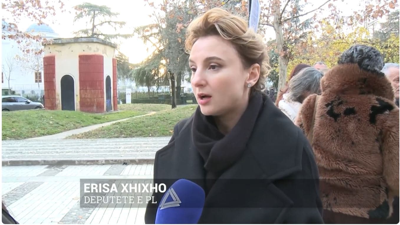 Mësuesit kërkojnë pagën e 13-të. Protestojnë para Parlamentit edhe për njohjen e diplomave