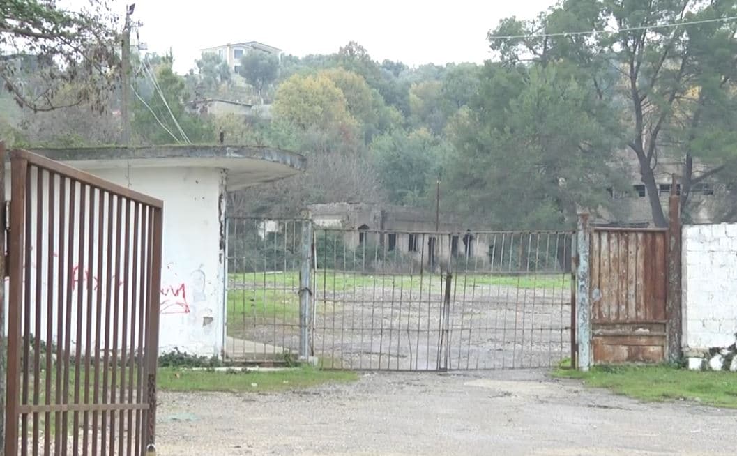 Kundër fabrikës së armëve në Babrru/ Banorët: Kompania KAYO na ka marrë tokën, jemi në proces gjyqësor (VIDEO) 
