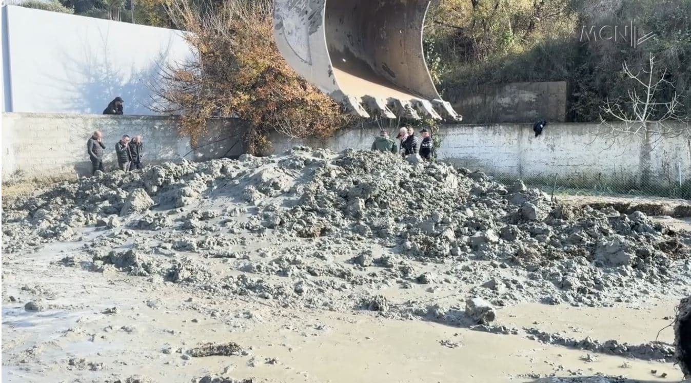 Vlora mbetet pa ujë. Defekt në linjën kryesore që furnizon depot e qytetit