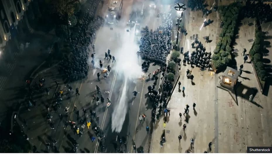 Gjeorgji/ Gjatë protestave u përdor arma kimike e epokës së Luftës së Parë Botërore