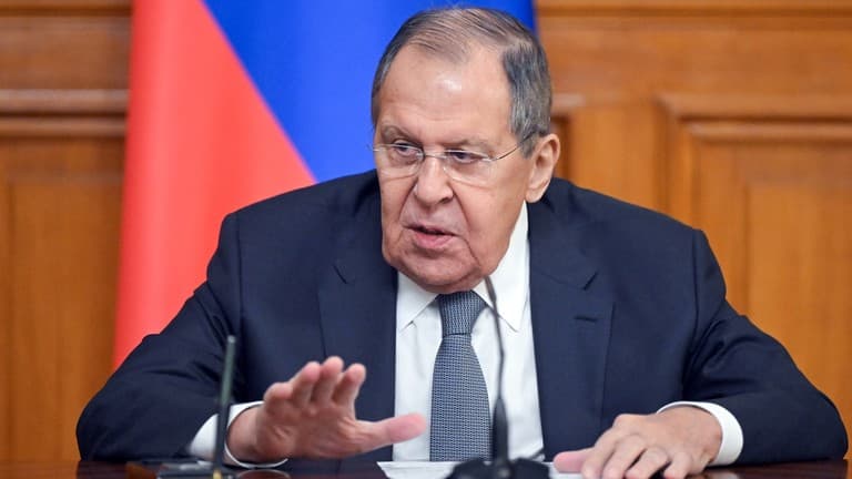 Lavrov: Britania e Madhe nuk mund ta fshehë më rolin e trupave të saj në Ukrainë