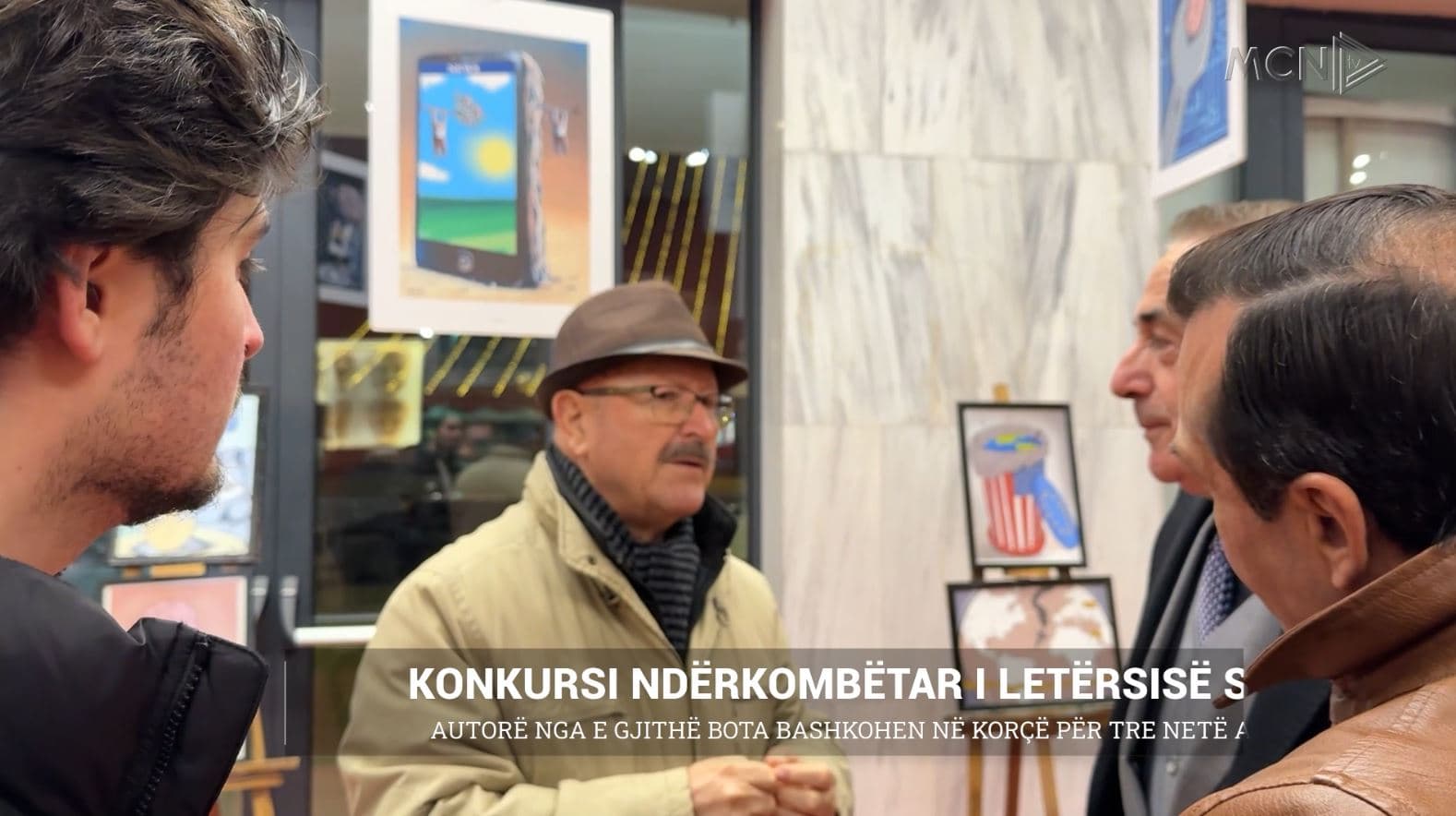 Konkursi ndërkombëtar i letërsisë së humorit/ Autorë nga e gjithë bota bashkohen në Korçë për tre netë art dhe karikaturë (VIDEO)