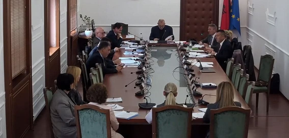 PS dhe PD kërkojnë më pak kontroll/ Gjiknuri: Jo çdo zyrtarë duhet të deklarojë konfliktin e interesit (VIDEO) 