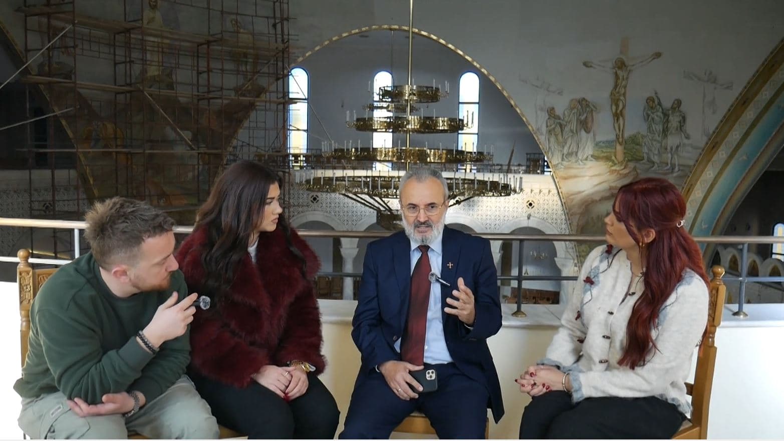 Teologu Miron Çako shpjegon pse ortodoksët e festojnë ndryshe nga katolikët Krishtlindjen