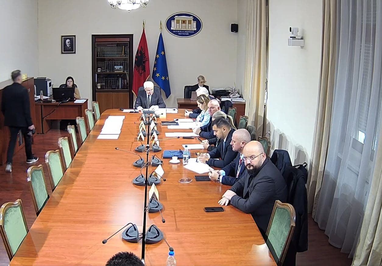 Nisma ligjore “Për organet e qeverisjes së sistemit të drejtësisë”/ Veting edhe për anëtarët jo-magjistratë të KLP-së dhe KLGJ-së