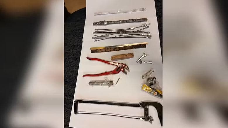 Arratisja e shqiptarit nga burgu i Milanos/ 41-vjeçari përdori një sharrë, pinca dhe darë për të prerë hekurat e dritares së qelisë