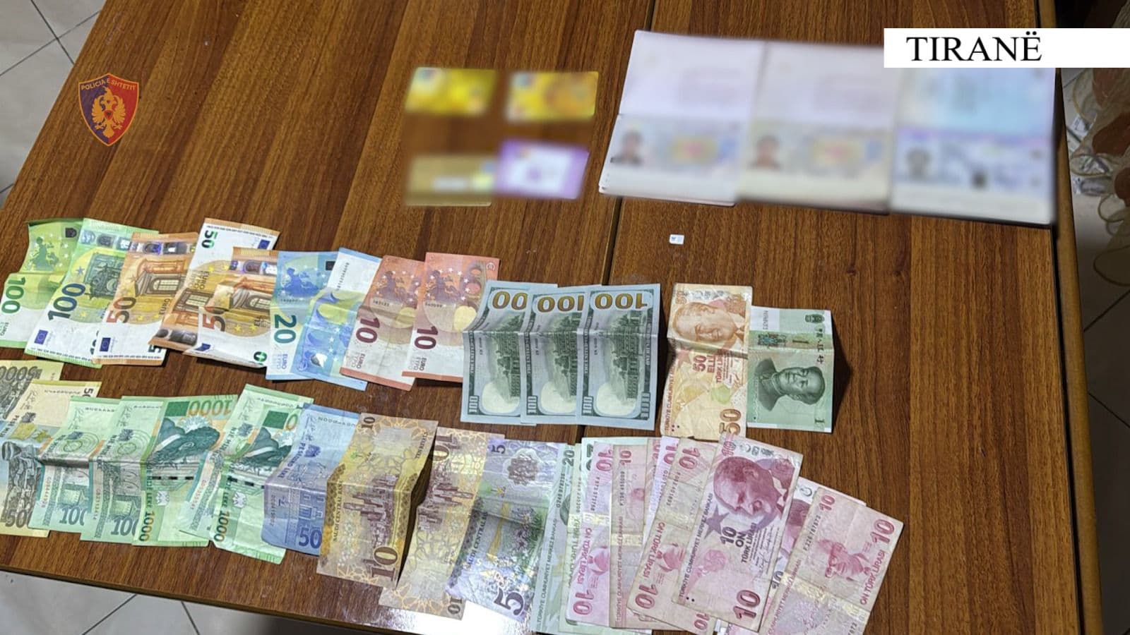 Apartamenti me qira në Tiranë i kthyer në vatër prostitucioni, arrestohen tre të huaja