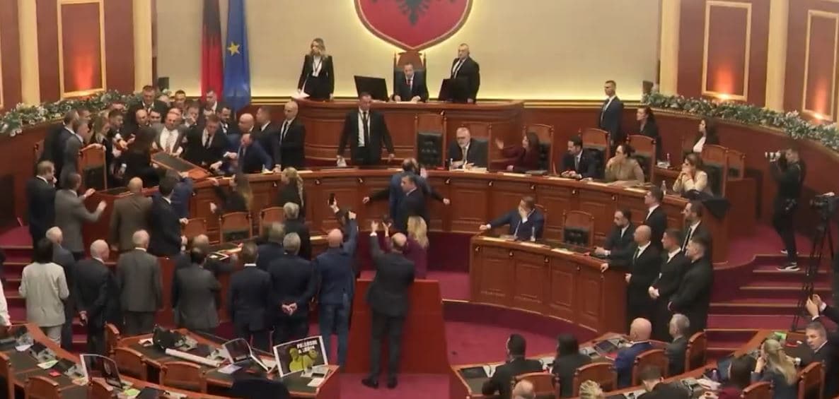 30 ditë jashtë Parlamentit/ PS përjashton 6 deputetë, Noka: Vendimi nga ‘Gys Agasi’ (VIDEO)