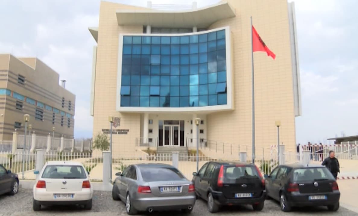 Të ardhurat e krimit u investuan në Shqipëri, dërgohet në gjykim bashkë me të afërmen e tij