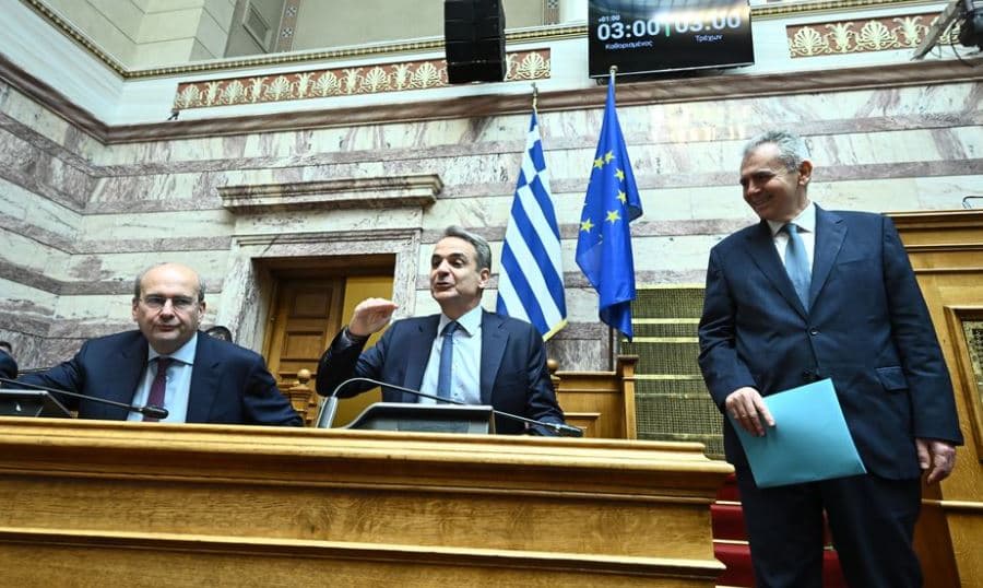 Fermerët bllokojnë rrugët, Mitsotakis i fton në takim 