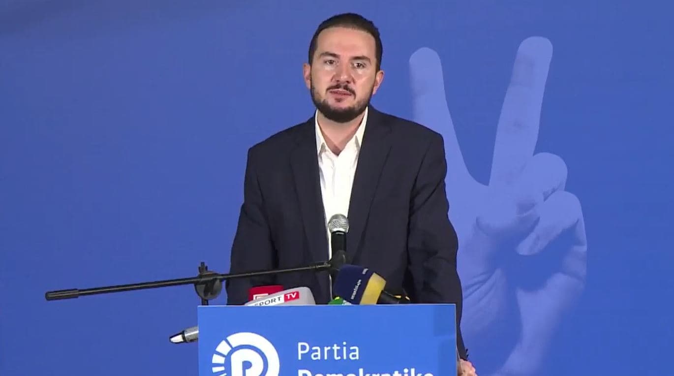 “PD duhet të hapet”/ Salianji nga Durrësi: Mosdëgjimi i demokratëve nga drejtuesit gabim i rëndë