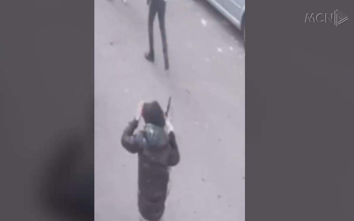   Të miturit nuk ndalin dhunën/ Sherr mes dy grupe nxënësish në Vaun e Dejës, njëri shfaqet me thikë në dorë (VIDEO)