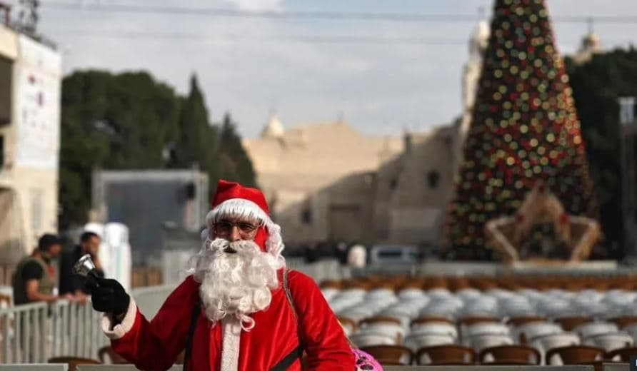 Pema e Krishtlindjeve në Bethlehem ndizet për herë të parë që nga fillimi i luftës në Gaza