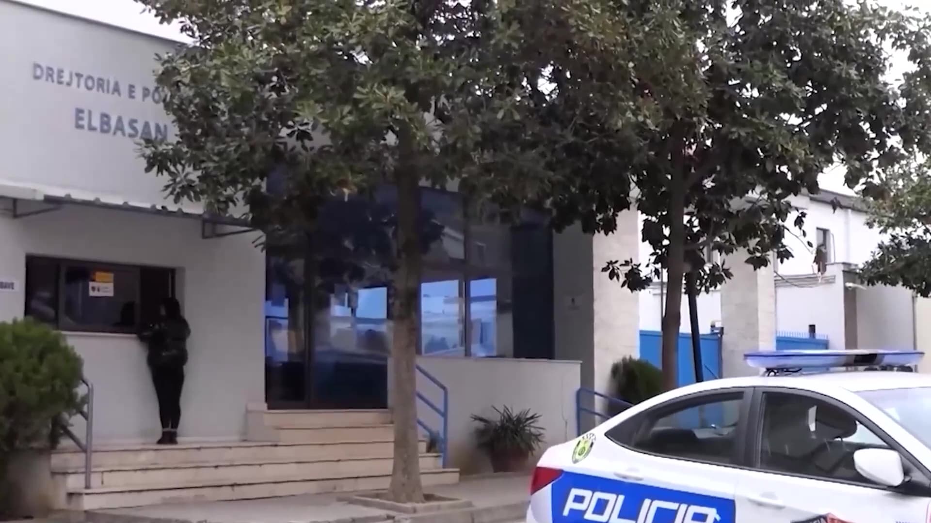 Ferrokromi digjej në qiell të hapur / Eksperti: Një nga helmet më të forta, depërton deri në tru (VIDEO)