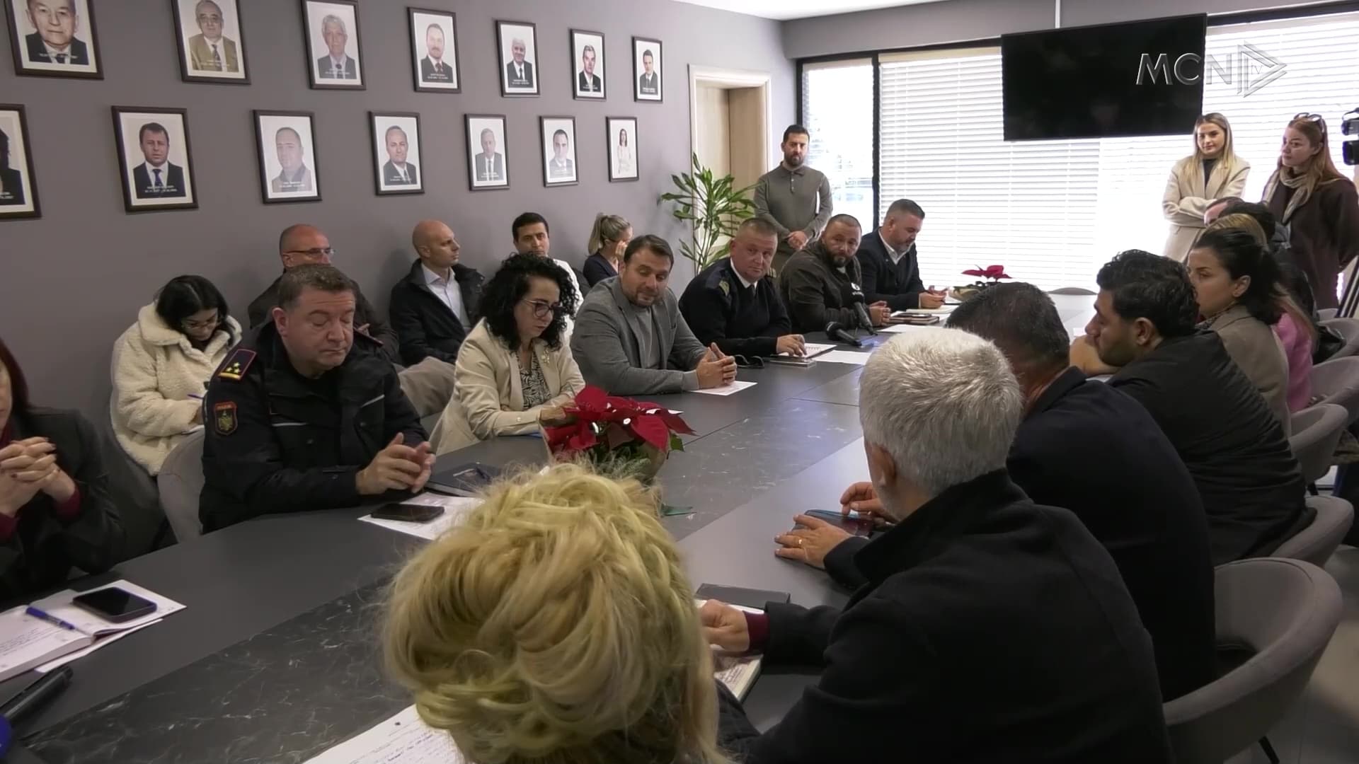 Turizmi, problemet ende të pazgjidhura / Mblidhet task-forca në Vlorë, prefektja: Kërkesat mbetën vetëm në letër (VIDEO)