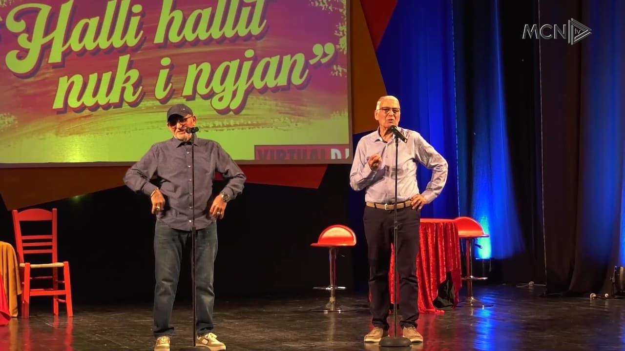 “Halli hallit nuk i ngjan” / Vlorë, parodistët Afrim Agalliu dhe Agron Hamo ndezin skenën me humor dhe satirë (VIDEO)