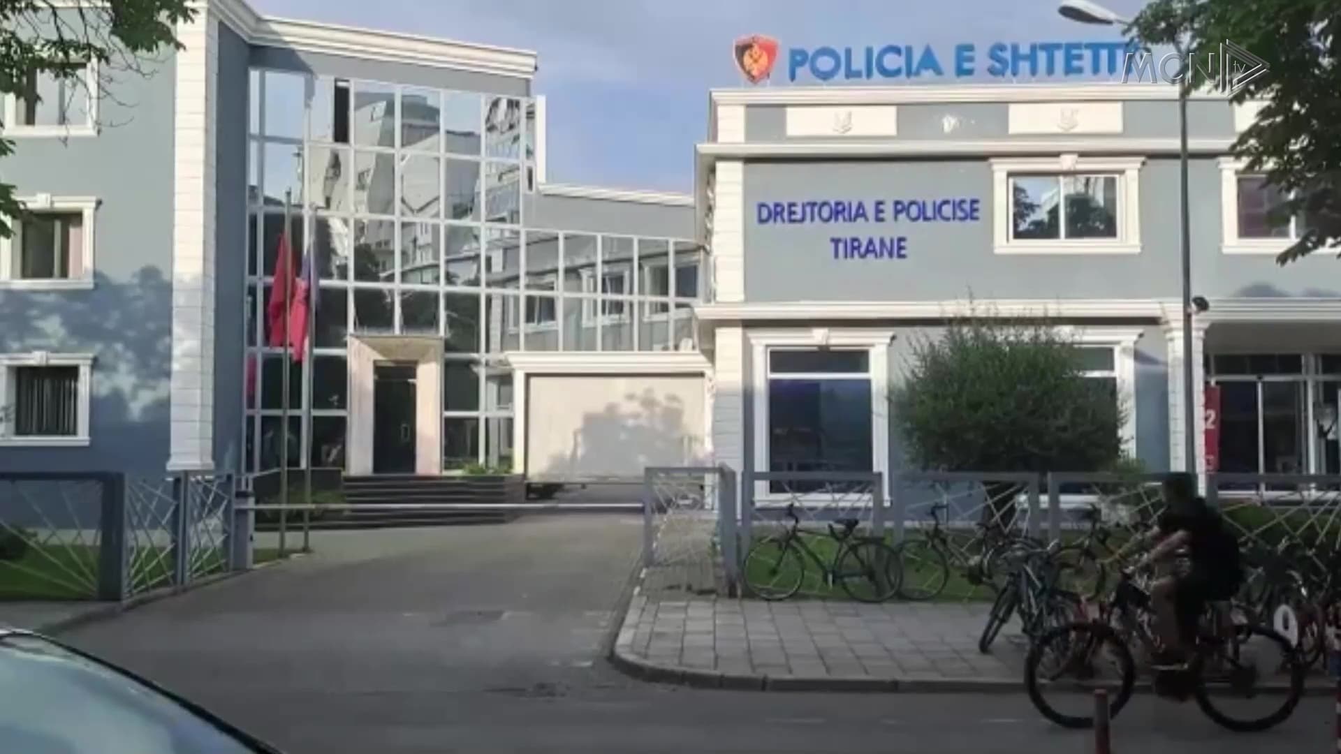 Mbi 1 kg drogë e ardhur nga Kanadaja / Arrestohet 23-vjeçari në Tiranë, lënda narkotike me vlerë 10 mijë euro (VIDEO)