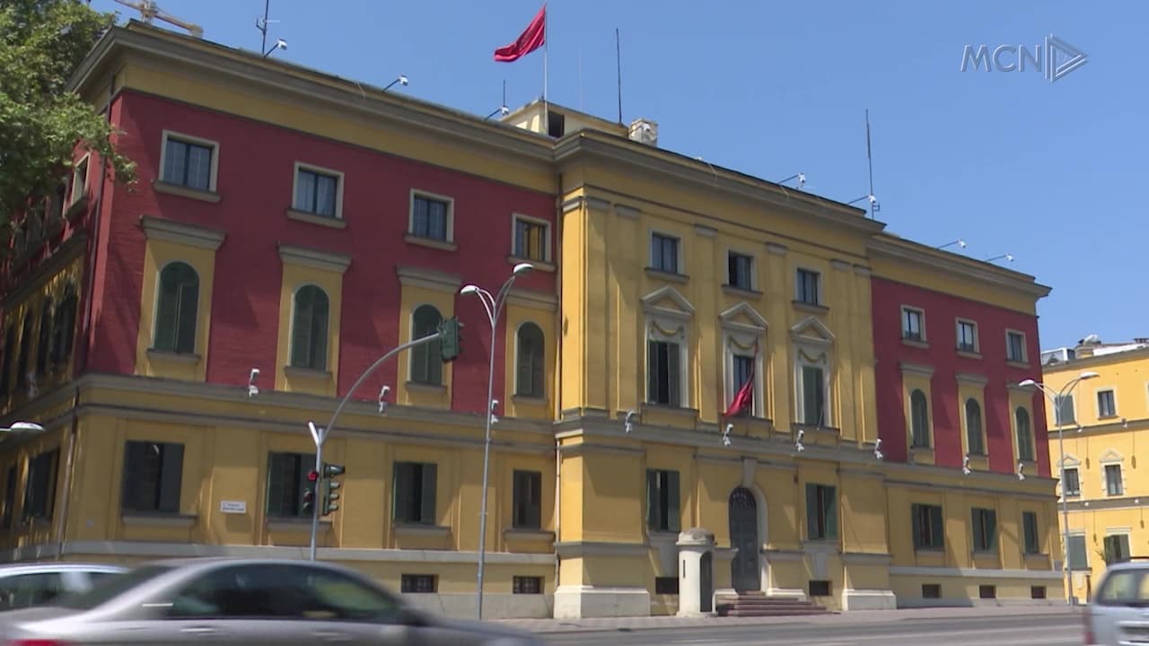 Rritja e zhdoganimit të mjeteve / Memaj: Pritet rënie e numrit të importit të makinave (VIDEO)