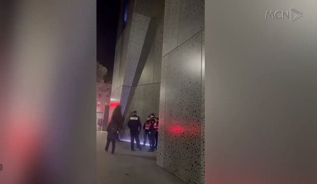 Hetime për call centera, spak bastis kullën e luksit. 10 të arrestuar, në kërkim dy pronarët
