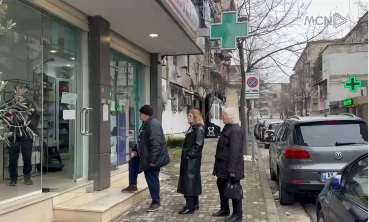 Kaosi me recetat elektronike te ilaçeve. Qytetarët dynden në farmaci pas rënies së sistemit