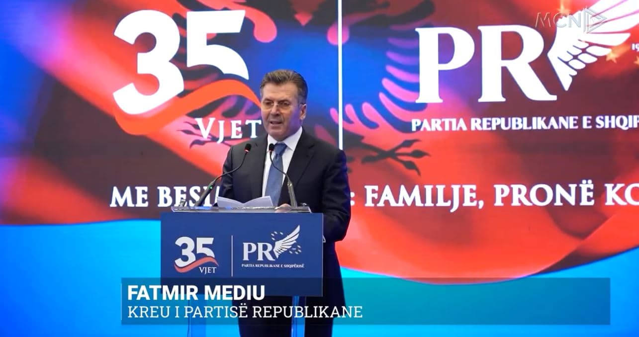 “PS po shkatërron Shqipërinë”, 35 vjetori i PRSH, Mediu: Opozita t’i bëjë ballë qeverisë së krimit (VIDEO)