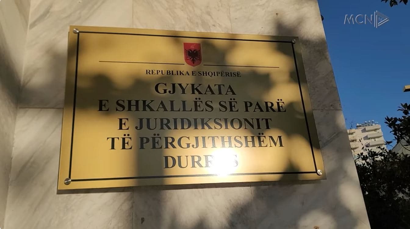 Lirohen 5 punonjës të burgut të Durrësit. Mbeten në qeli dy efektivë dhe zv.shefi i policisë