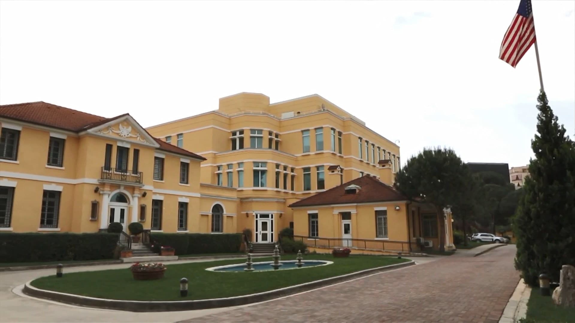 Shqipëria në listën e 75 vendeve/ Ambasada e SHBA: Nga pezullimi nuk preken vizat turistike
