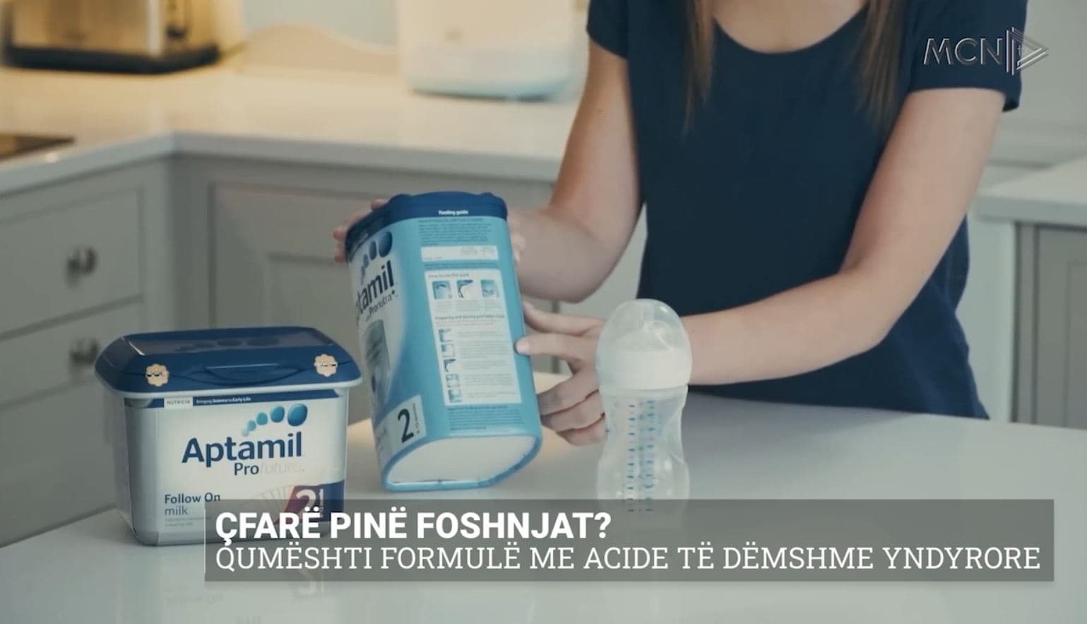Çfarë pinë foshnjat? Qumështi formulës me acide të dëmshme yndyrore (VIDEO)