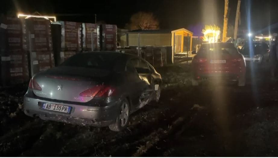 Përplasen dy makina në Lezhë-Milot, shtatzëna përfundon në spital (VIDEO)
