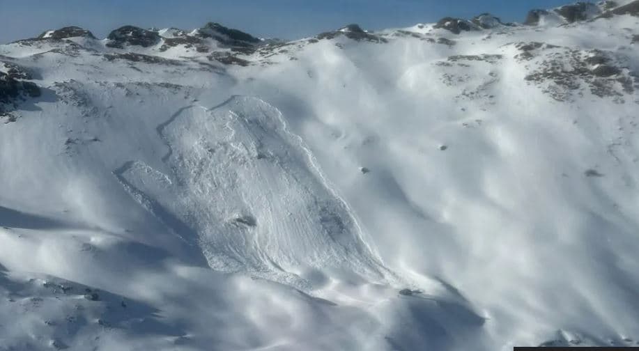 Pesë skiatorë jashtë pistës humbin jetën nga orteqet në Alpet e Austrisë