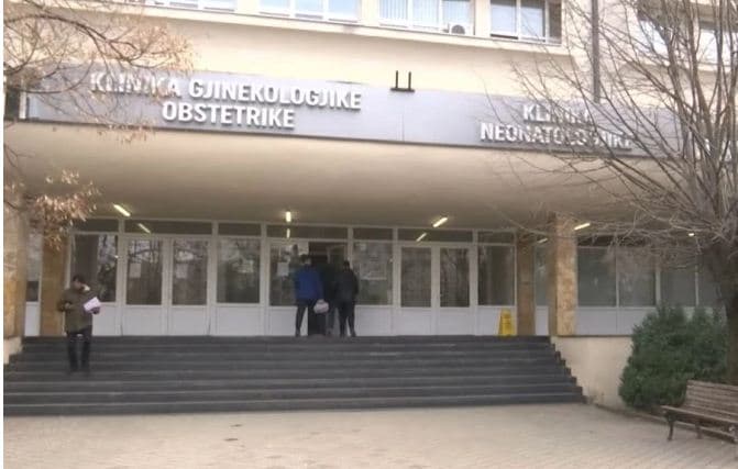   Lindja e parë e vitit 2026 në Kosovë/ Trenjakë, tre djem në QKUK