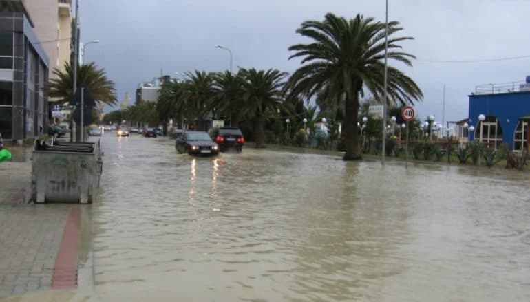Bilanci i përmbytjeve në Durrës/ 848 të evakuuar dhe 2800 hektarë nën ujë në Sukth dhe Katund të Ri