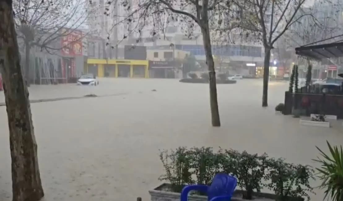 Shënohet viktima e parë nga përmbytjet në Durrës (VIDEO)