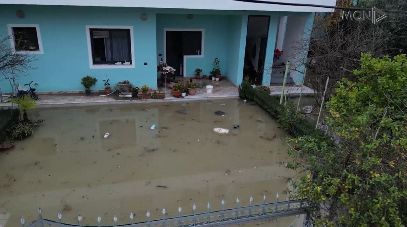 Durrës, banesat ende nën ujë/ Banorët: U përmbytëm nga mosfunksionimi i hidrovorit, dëme të mëdha (VIDEO)